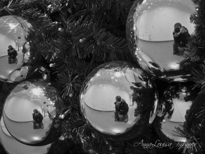 Weihnachtskugeln-sw