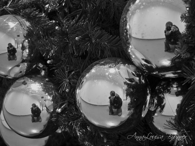 Weihnachtskugeln-sw